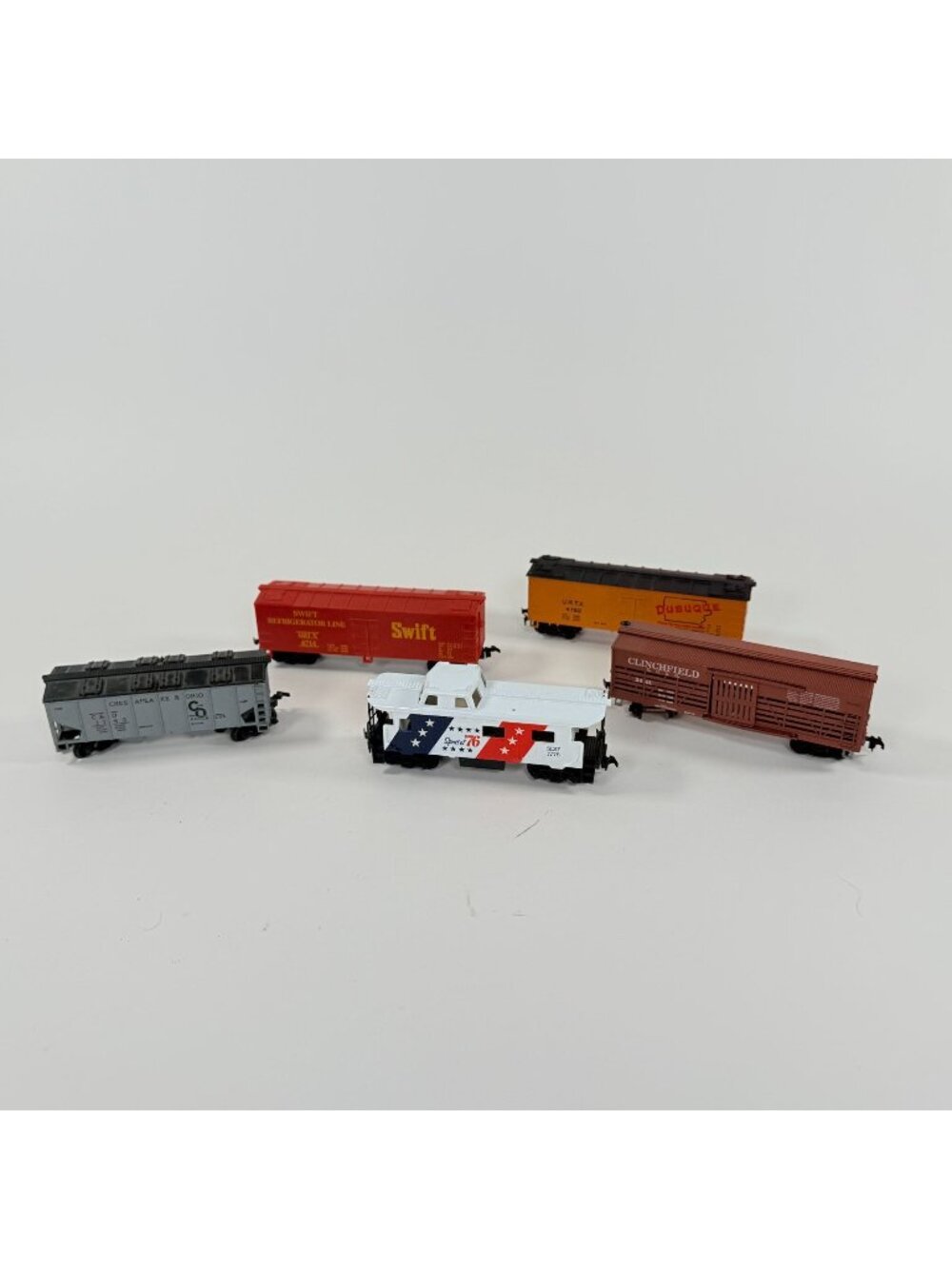 HO Scale Train Cars Lot Of 5 W Caboose C&O Hopper Clinchfield Swift & Dubuque